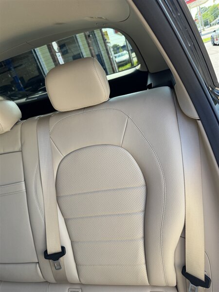 2022 Mercedes-Benz GLC GLC300 - Photo 44