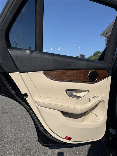 2022 Mercedes-Benz GLC GLC300 - Photo 41