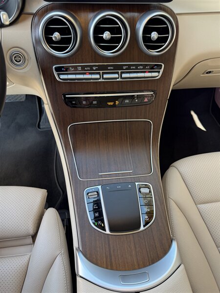 2022 Mercedes-Benz GLC GLC300 - Photo 38