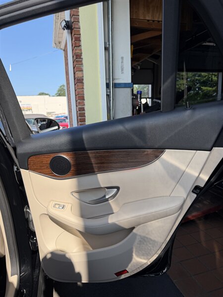 2022 Mercedes-Benz GLC GLC300 - Photo 49