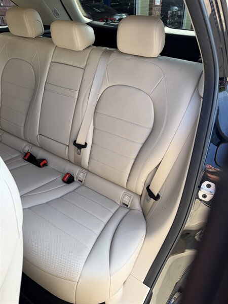 2022 Mercedes-Benz GLC GLC300 - Photo 46