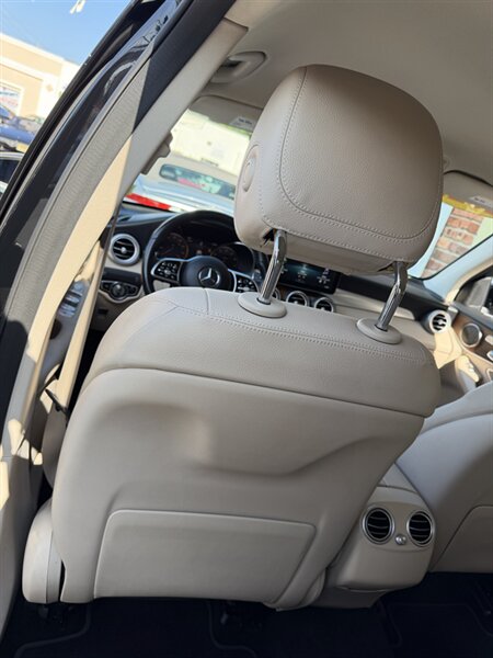 2022 Mercedes-Benz GLC GLC300 - Photo 42