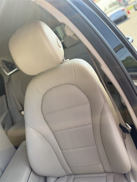2022 Mercedes-Benz GLC GLC300 - Photo 29