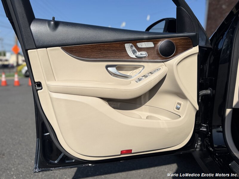 2022 Mercedes-Benz GLC GLC300 - Photo 26