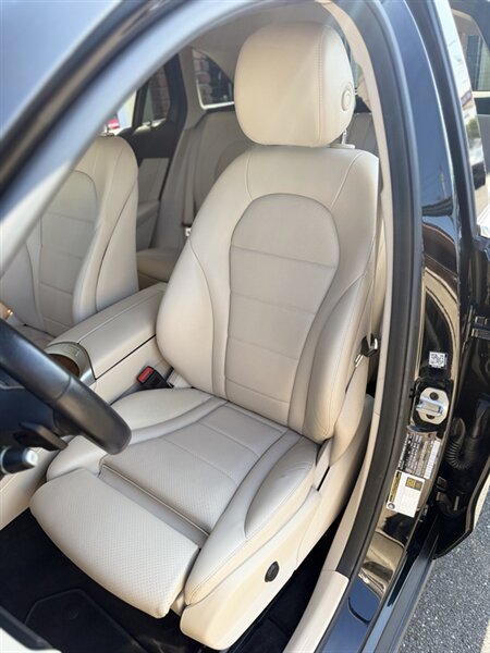 2022 Mercedes-Benz GLC GLC300 - Photo 28
